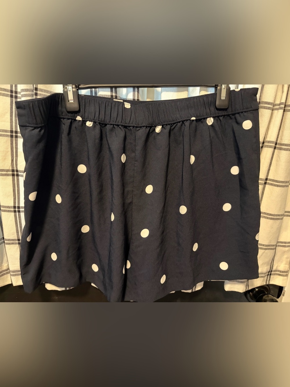Anne Taylor Loft Outlet Navy Polka Dot Women's Shorts with Pockets. Large. - Picture 2 of 5